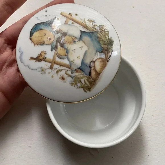 M.J. Hummel Porcelain Trinket Vanity Dish with Lid He Loves Me NWOT - Picture 2 of 7